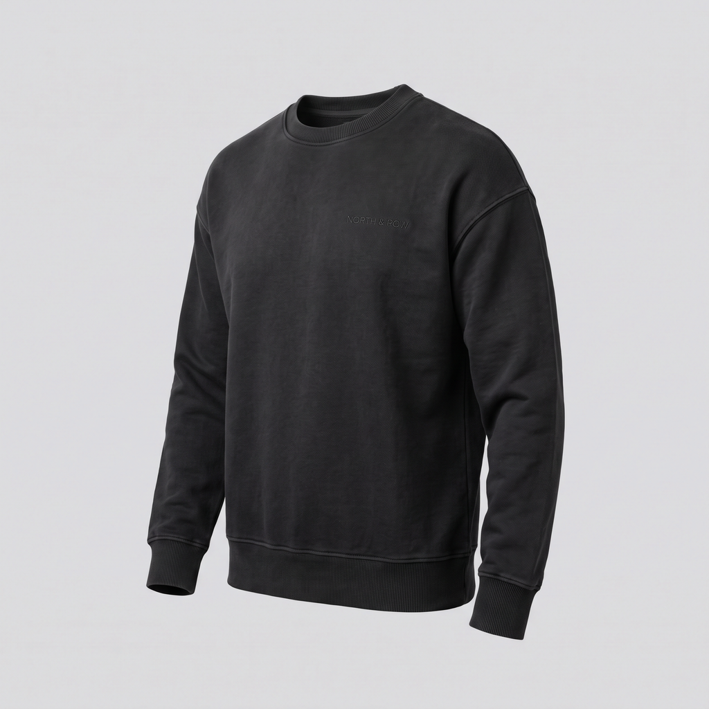 Sweat col rond, noir délavé, vue de trois-quarts — NORTH & ROW